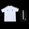 Ensemble Juventus de la marque Le 12 -ème Maillot, maillot de football avec logo officiel, vue de face sur fond blanc.