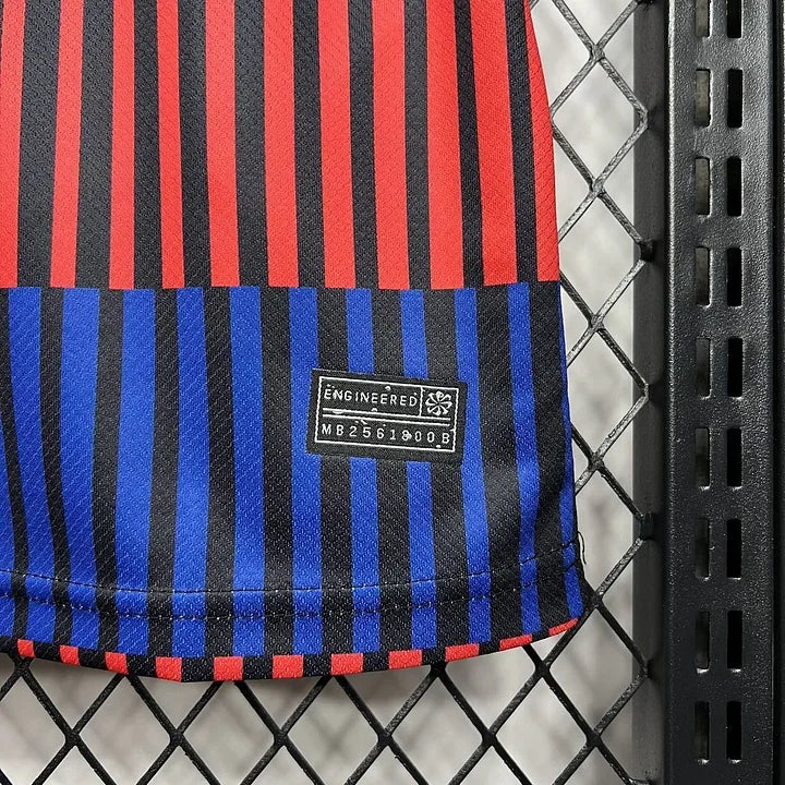 Maillot d'entraînement FC Barcelone 2024-2025 Le 12, maillot de football avec logo et design sportif visible.