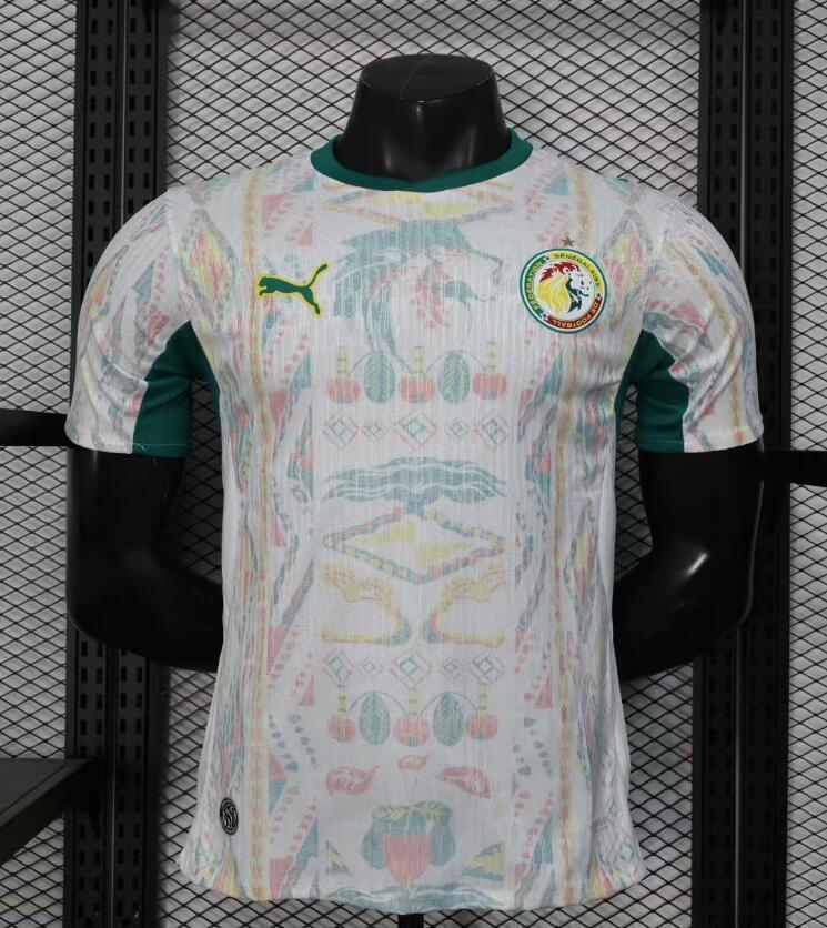Maillot Sénégal Coupe du Monde 2026 Le 12 -ème Maillot, maillot de football jaune avec logo national et détails verts.