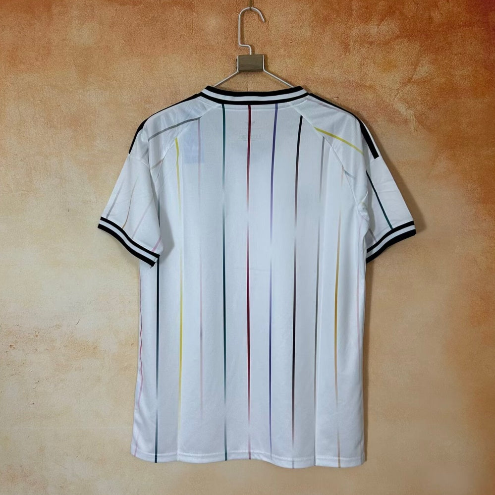 Maillot extérieur Japon 25/26 Le 12, maillot de football avec logo et design officiel, vue de face.