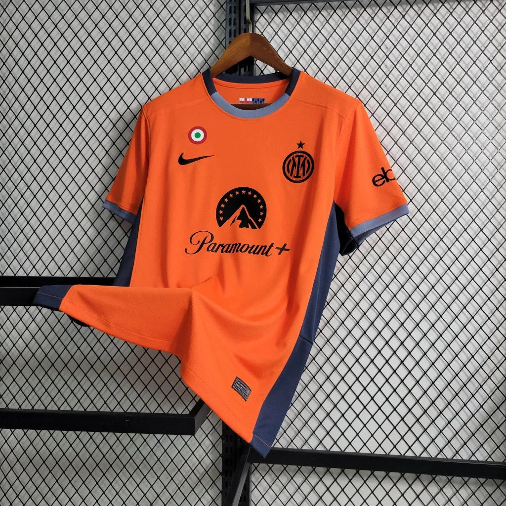 Maillot de football Inter Milan Foot Third Orange 2023-2024, fabriqué par Le 12 -ème Maillot, vu de face.