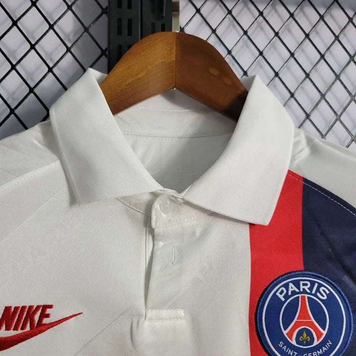 Maillot Paris Retro 2019-2020 de Le 12, vue de face avec logo et motifs classiques, en tissu léger et respirant.