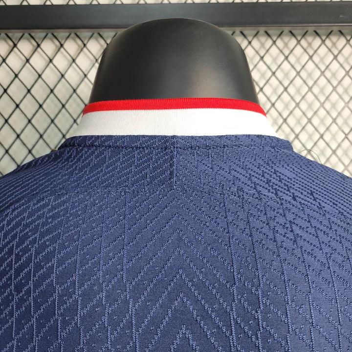 Maillot Paris 2023-2024 Le 12-ème Maillot, maillot de football avec logo et design officiel, vue de face.