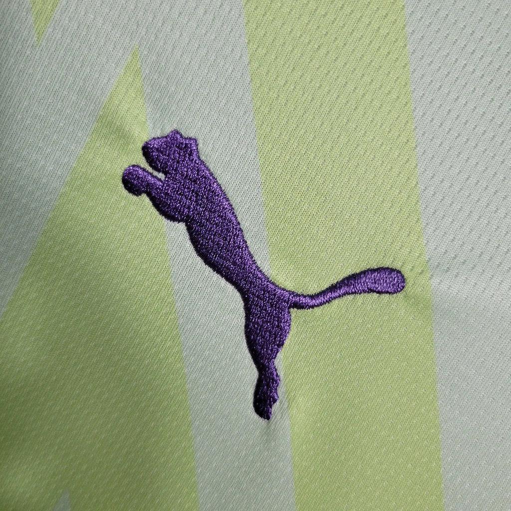 Maillot de gardien Manchester City 2023 2024 Le 12 -ème Maillot, maillot de football avec détails verts et logo du club.