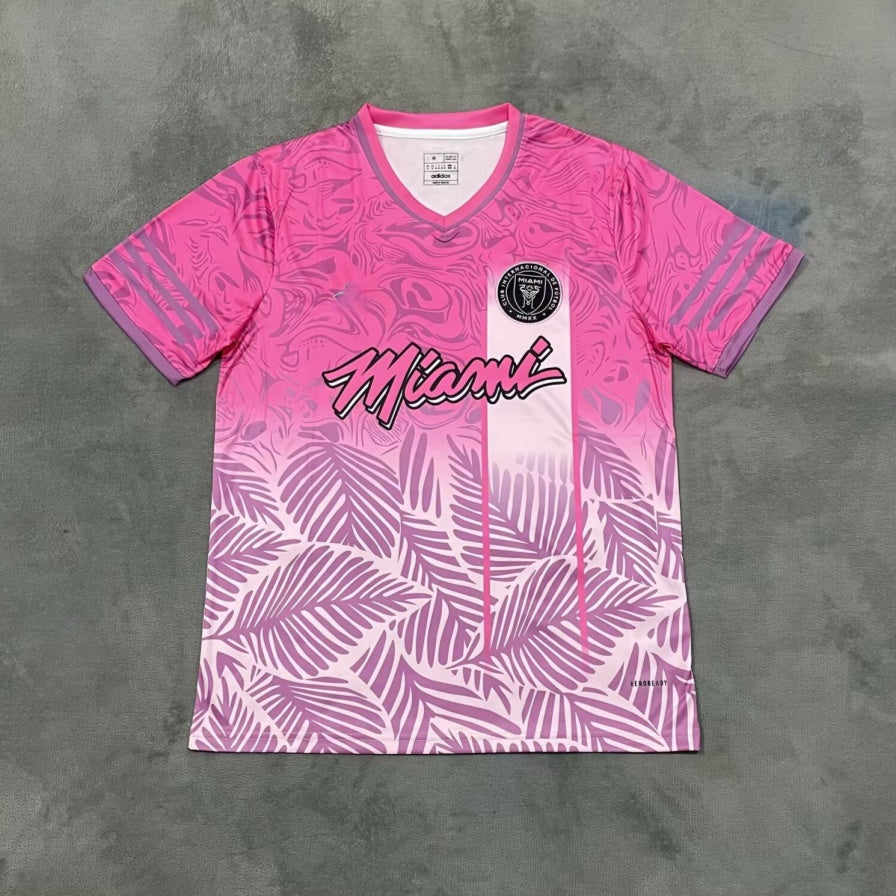 Maillot de football 25/26 Miami Spécial rose Le 12 -ème Maillot, maillot de sport élégant et coloré, vue du devant.