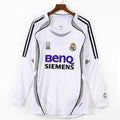 Maillot domicile rétro de football Real Madrid 2006-2007 à manches longues, marque Le 12 -ème Maillot, vue de face.