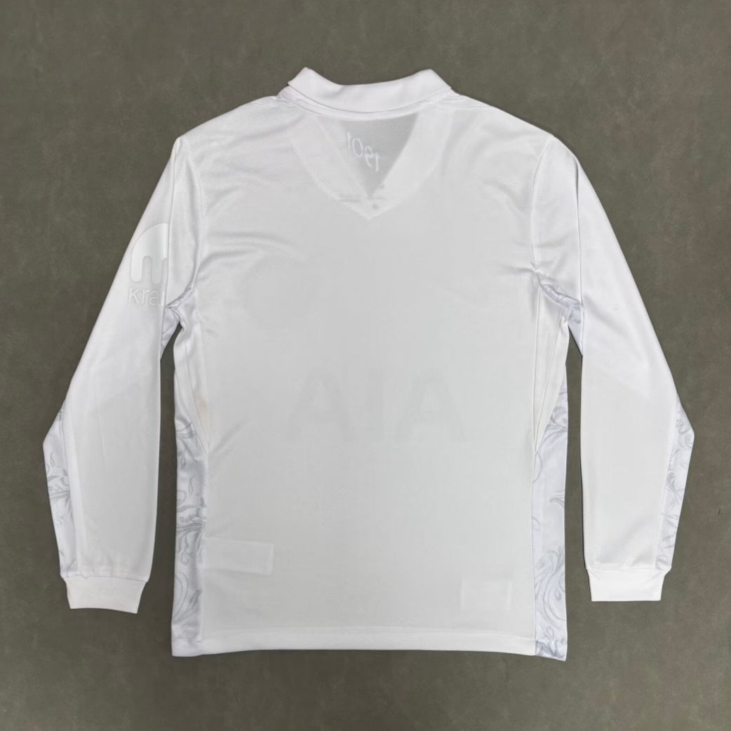 Maillot Tottenham 25/26 Le 12 -ème Maillot, édition anniversaire 125 ans, manches longues, détails du maillot de football.