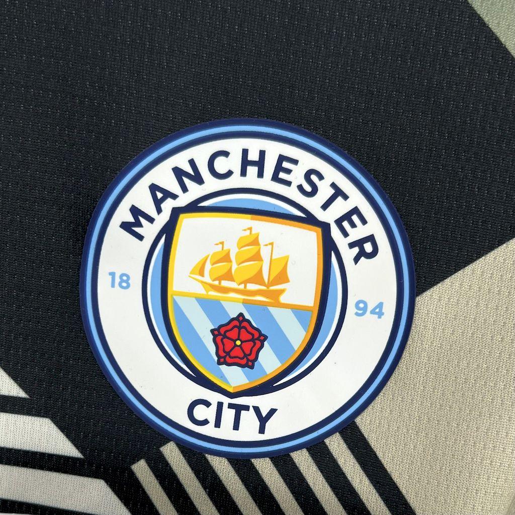 Maillot de football Manchester 25-26 ans, marque Le 12 -ème Maillot, vue de face avec logo et couleurs officielles.