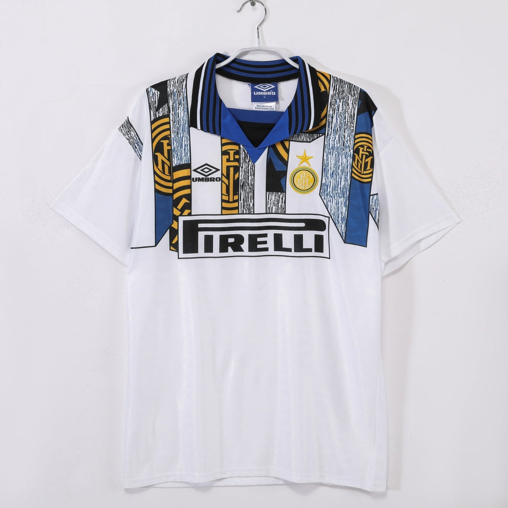 Maillot extérieur rétro de l'Inter Milan 1995-1996, marque Le 12-ème Maillot, vue de face avec logo et couleurs traditionnelles.
