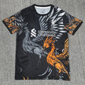 Maillot Liverpool 25/26 Le 12 -ème Maillot noir pour homme, détail du design du maillot de football, vue en gros plan