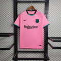 Maillot FC Barcelone 2020 2021 Le 12, maillot rose de football, vue de face avec logo et détails du vêtement.