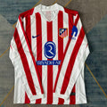 Maillot domicile à manches longues de l'Atlético Madrid, marque Le 12 -ème Maillot, en couleur rouge et blanc.