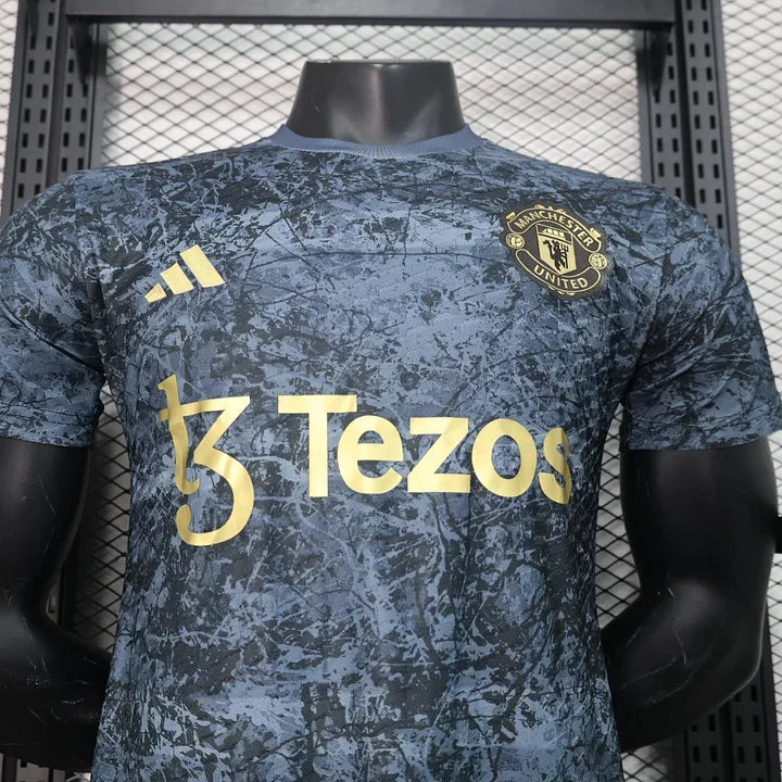 Maillot de football Manchester United Concept 2024-2025, marque Le 12-ème Maillot, vue de face avec logo et design moderne