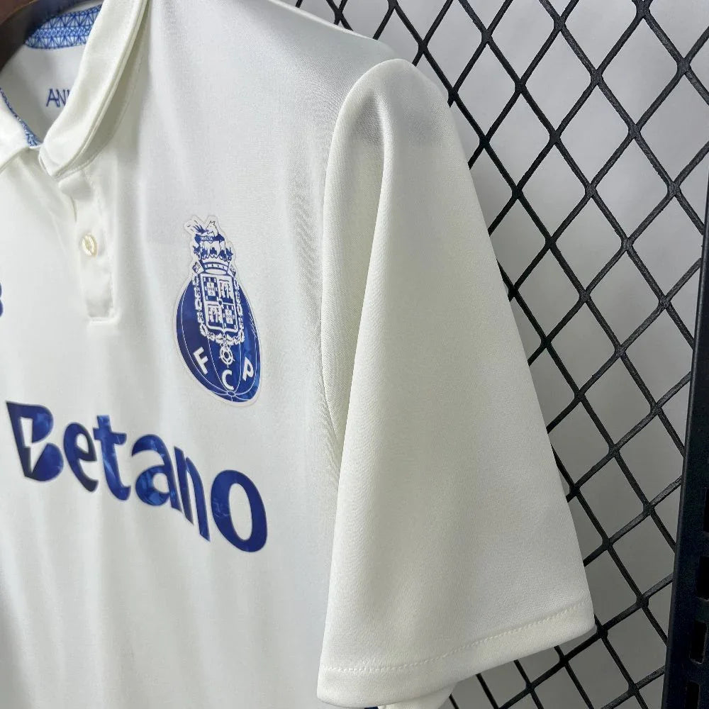 Maillot extérieur du FC Porto 2025-26 par Le 12, design bleu avec logo officiel et détails du club.