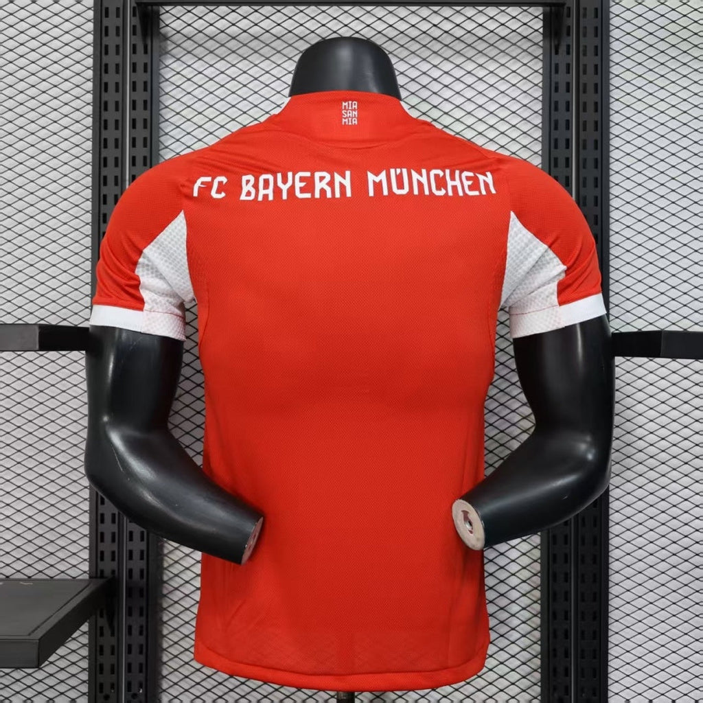 Maillot domicile Bayern Munich 25/26 Le 12-ème Maillot, maillot de football avec logo et design officiel, vue frontale.