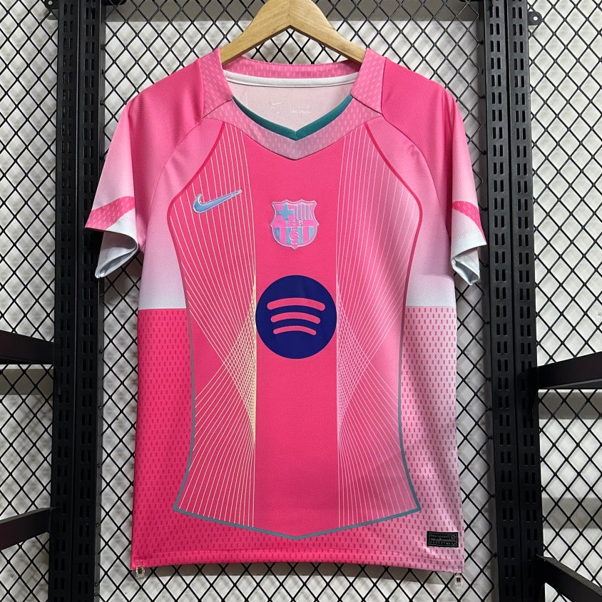 Maillot de football Barcelone Rose Le 12 -ème Maillot pour enfants, devant avec logo et détails rose vif.