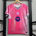 Maillot de football Barcelone Rose Le 12 -ème Maillot pour enfants, devant avec logo et détails rose vif.