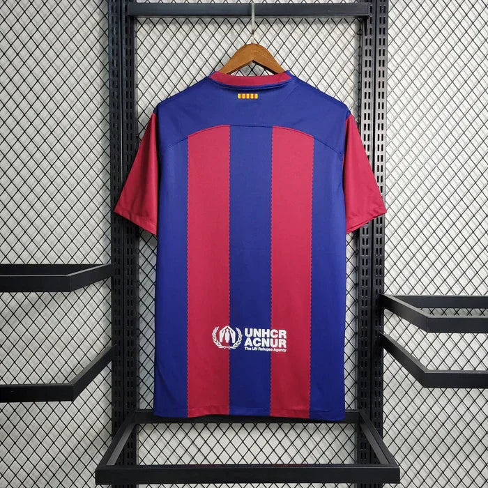 Maillot domicile FC Barcelone saison 2023-2024 Le 12-ème Maillot, maillot de football bleu et grenat avec logo du club.