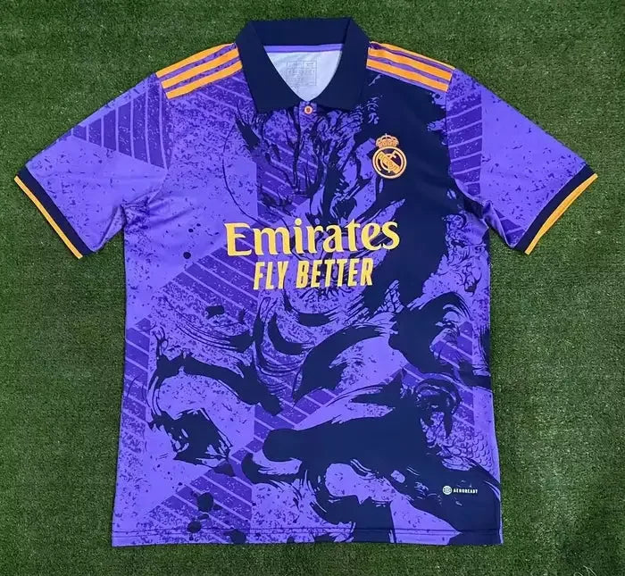 Maillot officiel Le 12 -ème Maillot Real Madrid saison 2023-2024, édition spéciale, vue de face avec logo et design distinctif