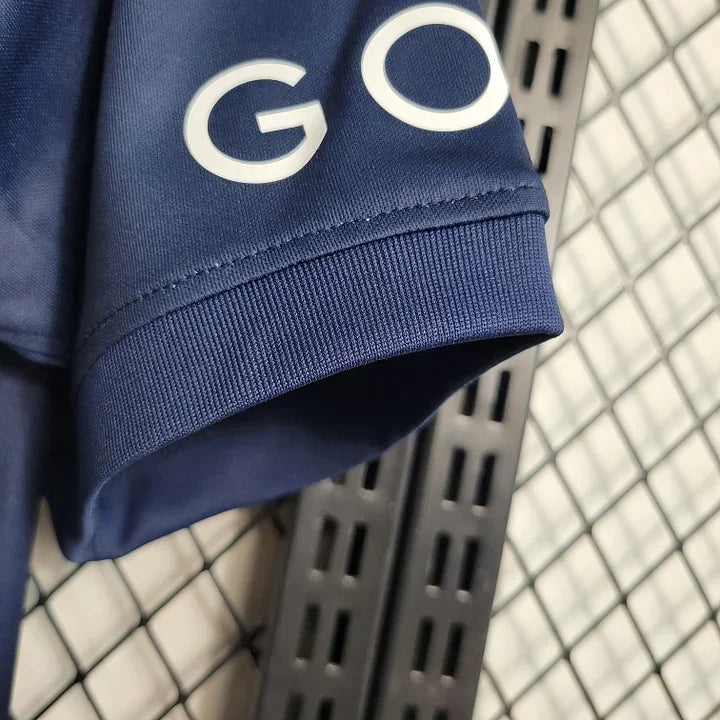 Maillot domicile Paris Saint Germain 2023-2024 Le 12 -ème Maillot, jersey rouge et bleu avec logo du club.