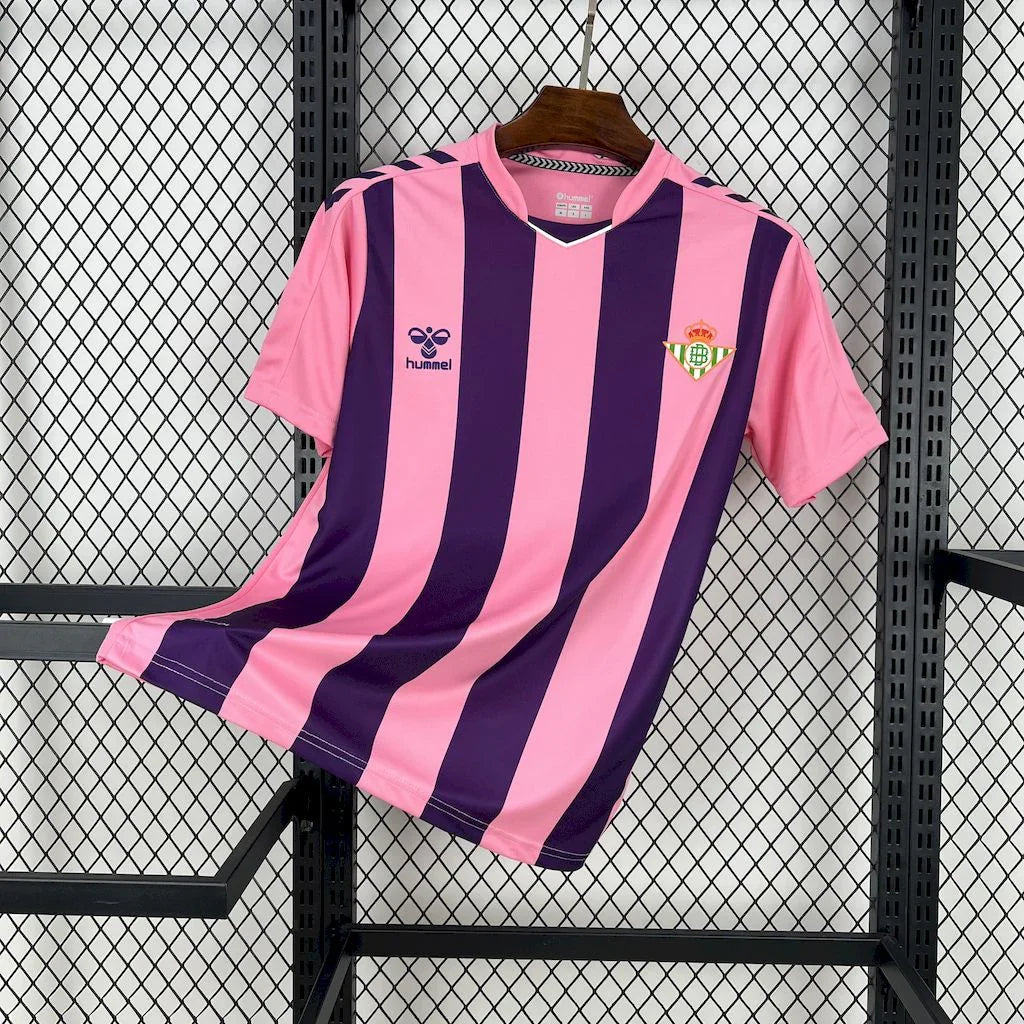Maillot Betis concept 2024-25 par Le 12 -ème Maillot, design moderne avec couleurs vertes et blanches, vue de face.