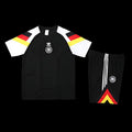 Ensemble Allemagne de Le 12 -ème Maillot, maillot et shorts de football, vue de face sur fond blanc.