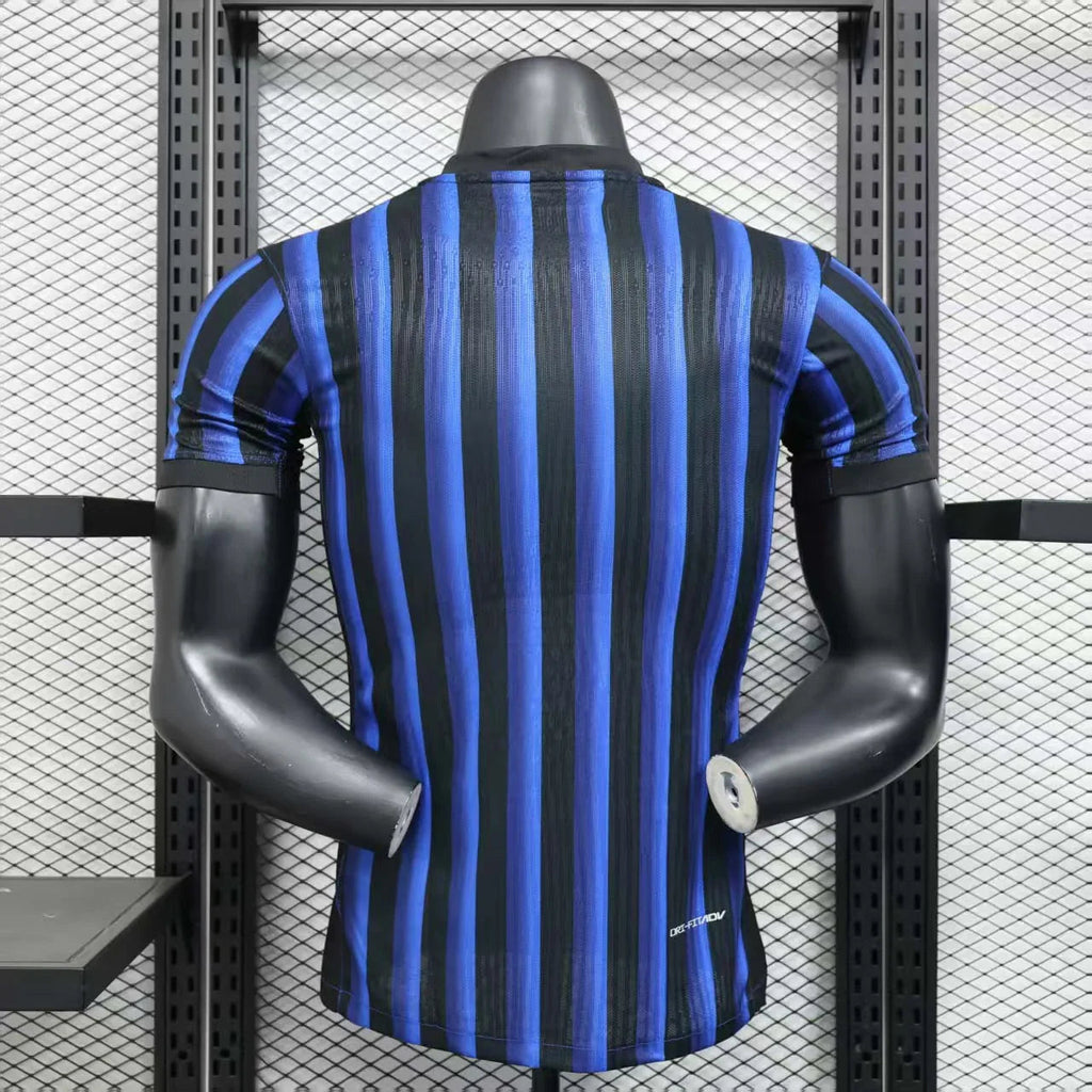Maillot Inter Milan 2025-26 de la marque Le 12 -ème Maillot, vue de face avec logo et design officiel de l'équipe.