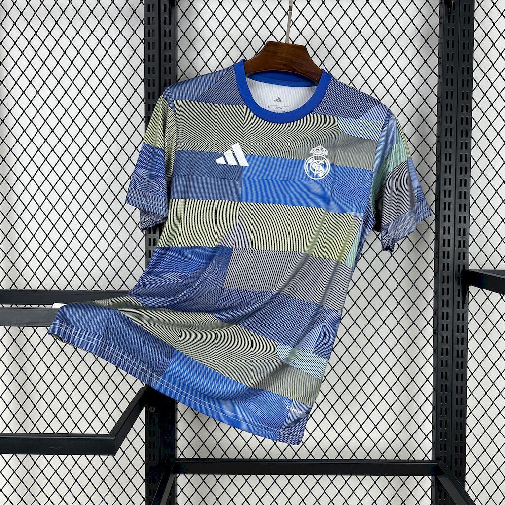 Maillot concept Real Madrid 2025-26 de la marque Le 12 -ème Maillot, vue de face avec logo et design innovant.
