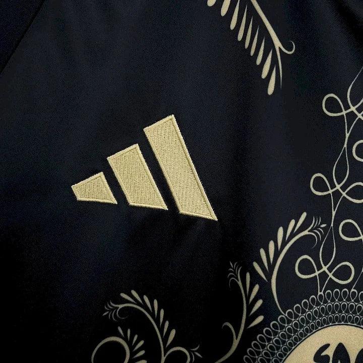 Maillot de football Algérie noir 2025-2026 Le 12 -ème Maillot, vue de face avec logo et détails du design.