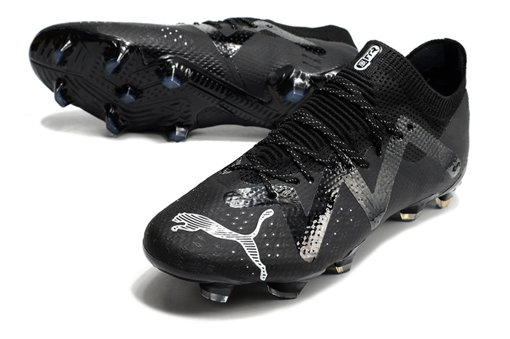 Crampons Ultra Ultimate FG de Le 12 -ème Maillot, pointes en acier, fixations robustes, adaptés pour chaussures de football.