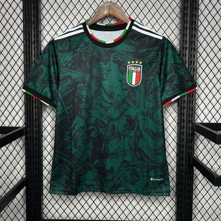 Maillot vert Italie 24/25, maillot de football de la marque Le 12 -ème Maillot, vue frontale avec détails du design.