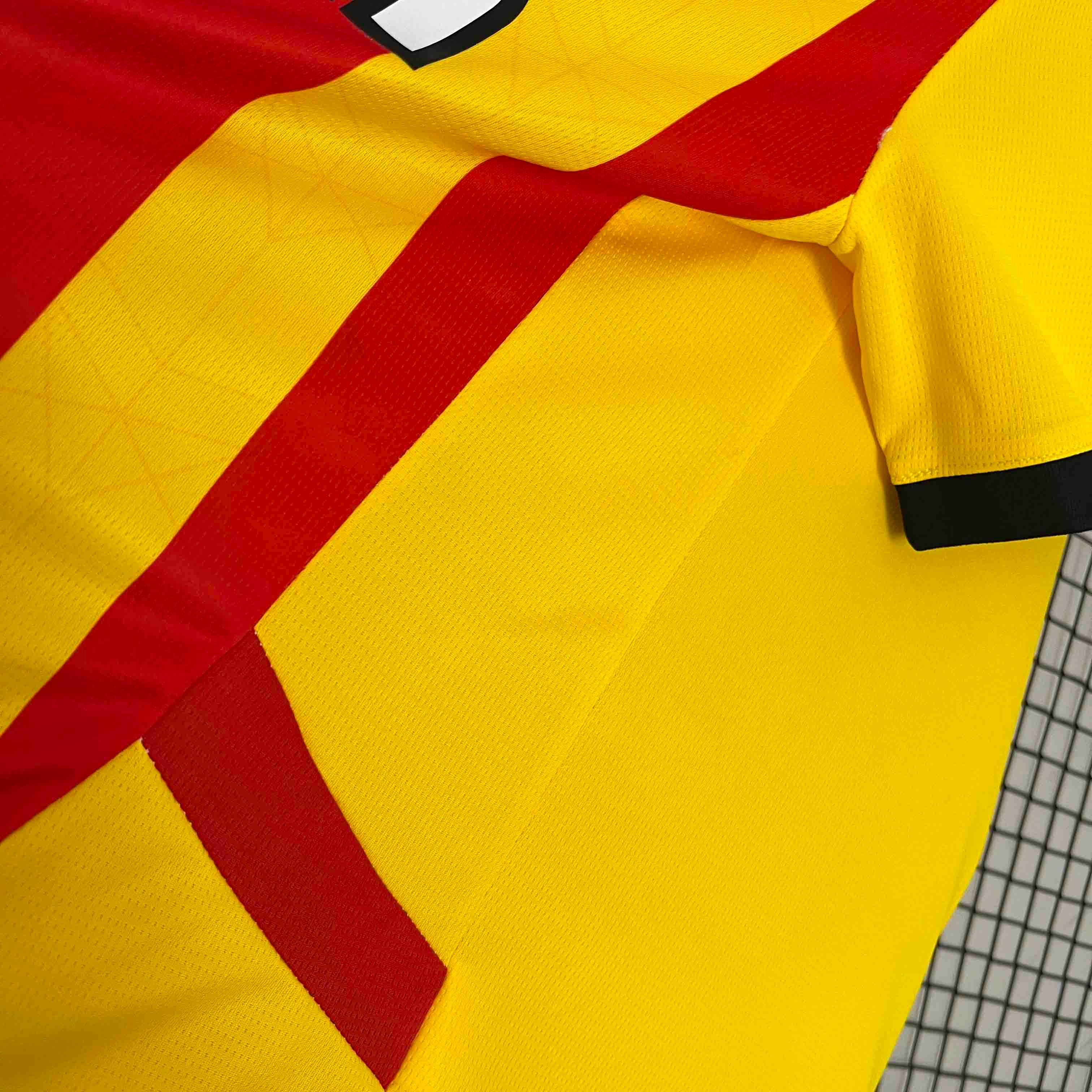 Maillot de football Lens 2024-25, maillot officiel de l'équipe Le 12 -ème Maillot, vue frontale avec logo et détails.