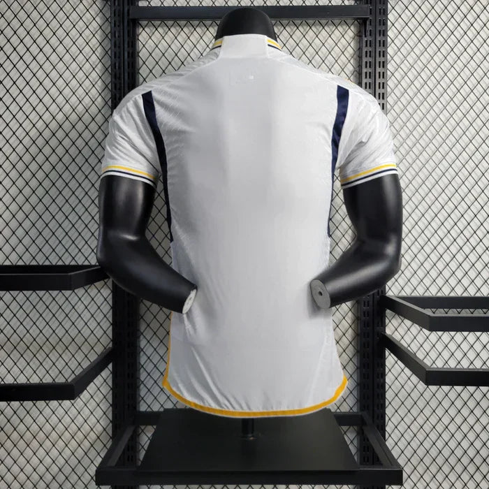 Maillot domicile du Real Madrid 2023-2024, version joueur, par Le 12 -ème Maillot, vue front avec logo et détails du maillot