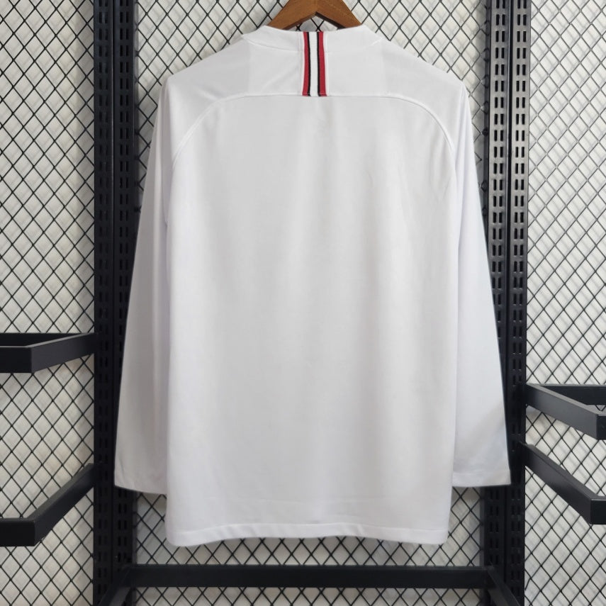 Maillot extérieur rétro du PSG 2018-2019 à manches longues, marque Le 12ème Maillot, en tissu bleu avec logo du club.