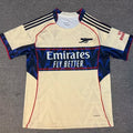 Maillot de football Arsenal 2024/2025 Le 12 -ème Maillot, maillot officiel avec logo et détails du club sur le devant.