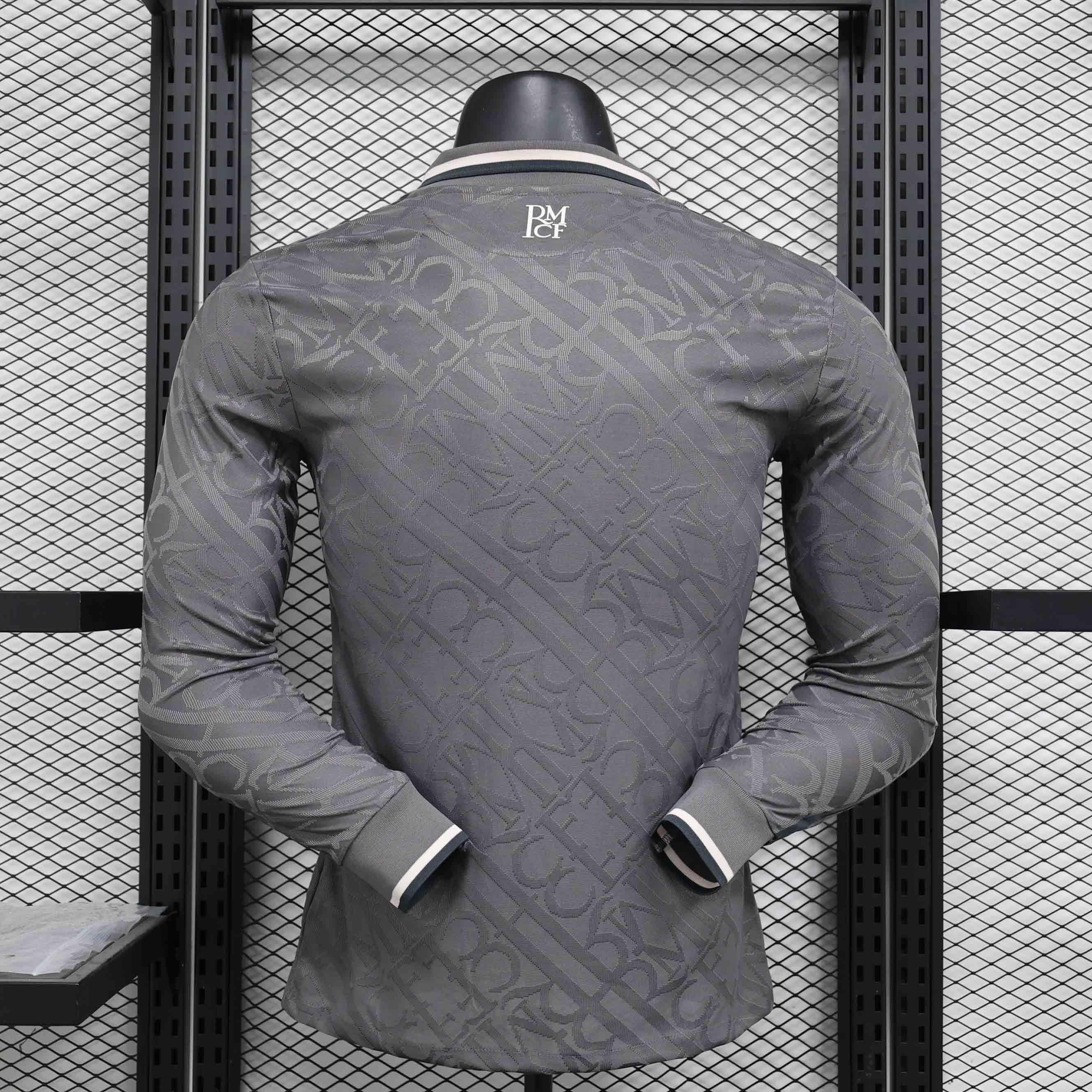 Maillot manches longues Real Madrid 2024-25 Le 12 -ème Maillot, maillot de football avec logo et détails du club blanc