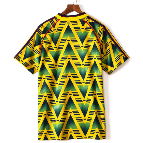Maillot rétro extérieur Arsenal 1991-1993, marque Le 12-ème Maillot, avec logo et design vintage visible sur le maillot.