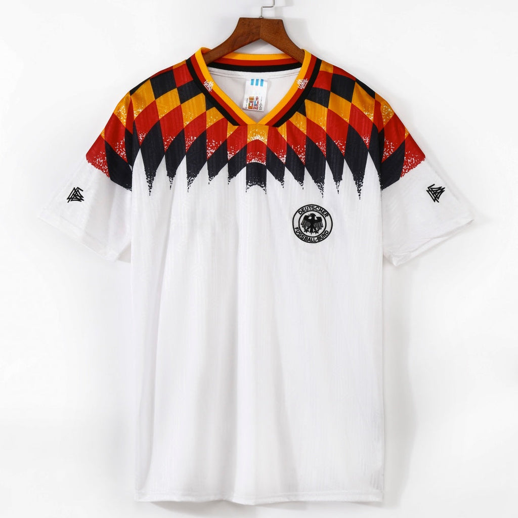 Maillot domicile rétro de l'Allemagne 1994, modèle Le 12 -ème Maillot, vue de face avec logo et détails du design.