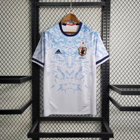Maillot de football Japon rétro 2016-2017 Le 12-ème, maillot de l'équipe nationale japonais avec logo et design vintage.