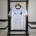 Maillot de football Japon rétro 2016-2017 Le 12-ème, maillot de l'équipe nationale japonais avec logo et design vintage.