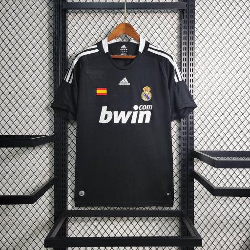 Maillot de football Real Madrid rétro 2008/09, marque Le 12 -ème Maillot, vue de face avec logo et détails du maillot.