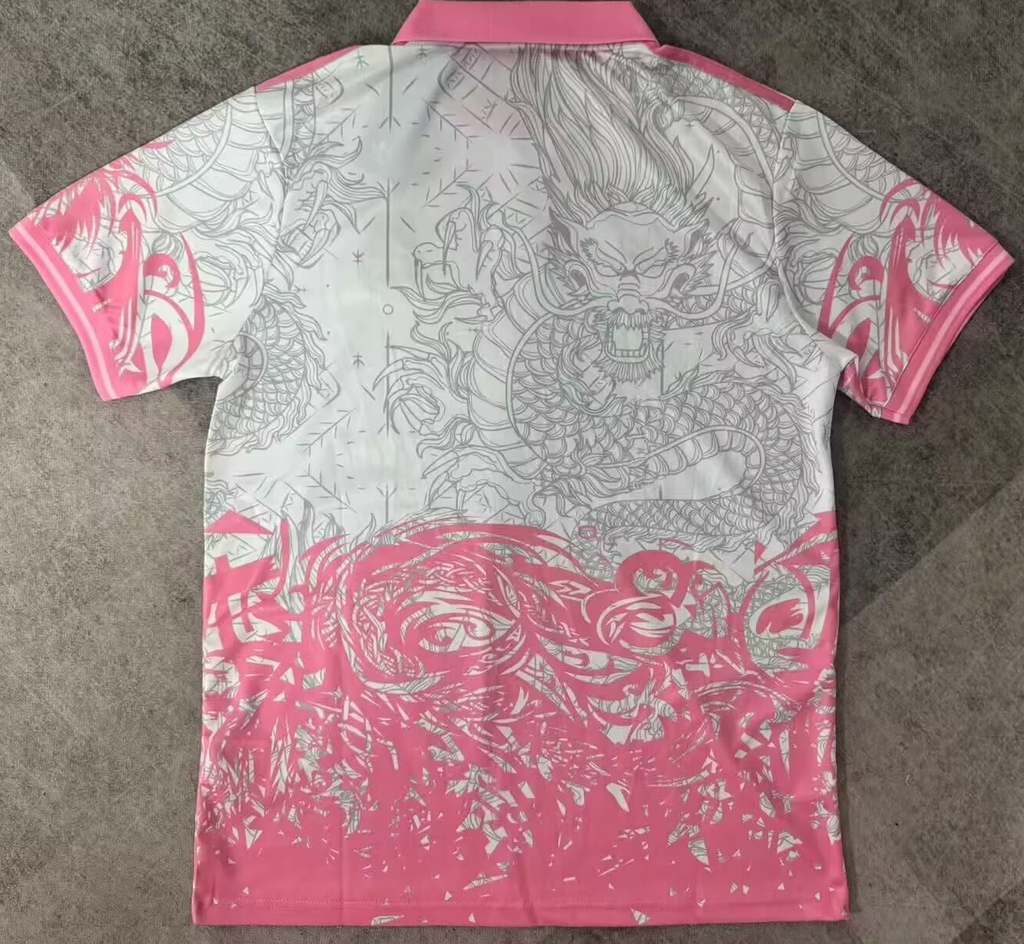 Maillot 25/26 Real Madrid Le 12-ème Maillot, polo rose avec logo du club et détails graphiques, taille M