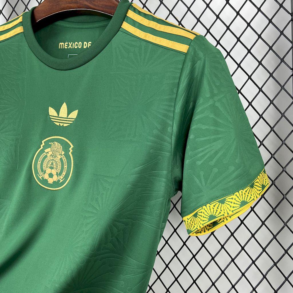 Maillot de football Mexique 2025, modèle concept, en tissu bleu avec détails blancs, par Le 12 -ème Maillot.