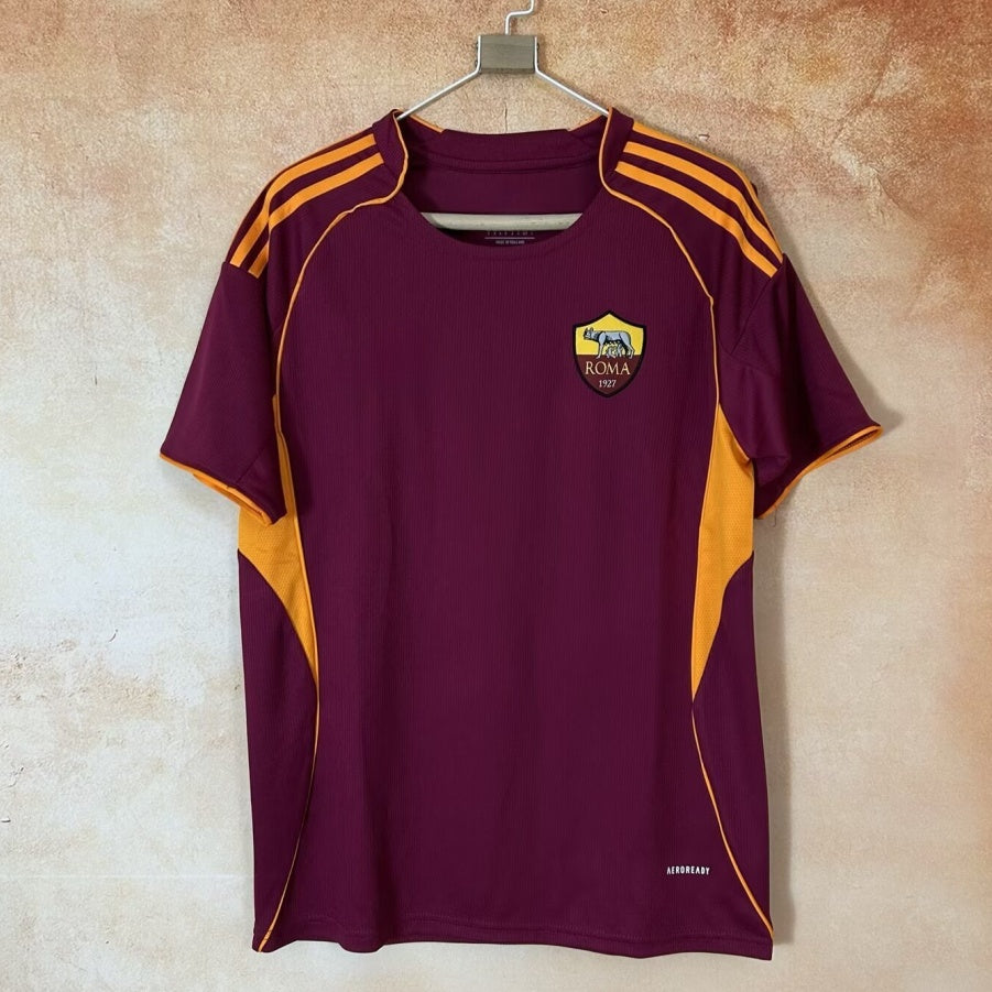 Maillot domicile AS Roma 25/26 de Le 12 -ème Maillot, maillot de football rouge et jaune avec logo de l'équipe.