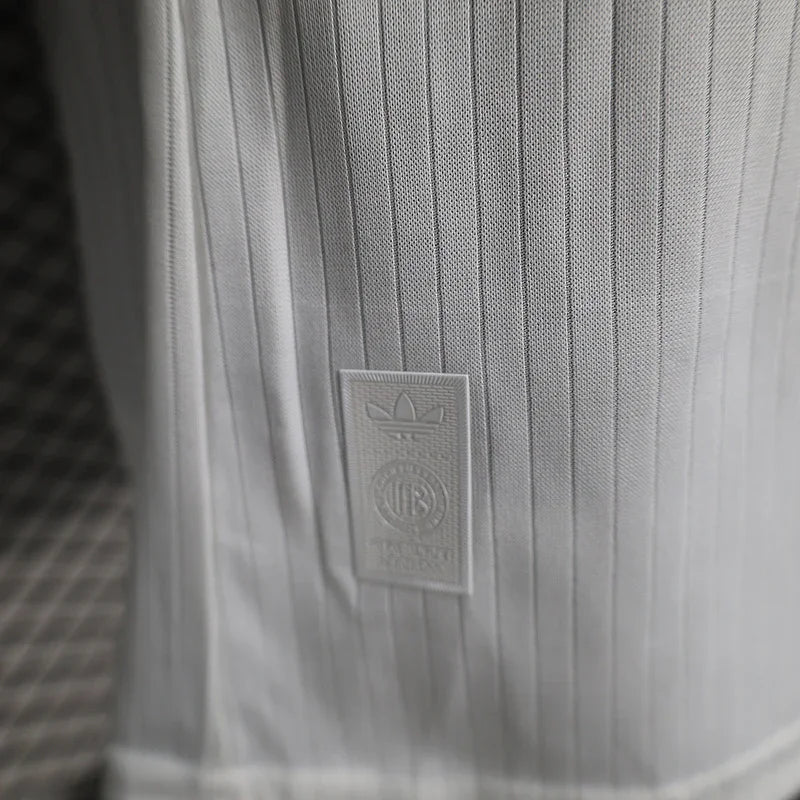 Maillot de football Allemagne concept 2025-26 de la marque Le 12 -ème Maillot, design moderne avec logo et détails distinctifs.