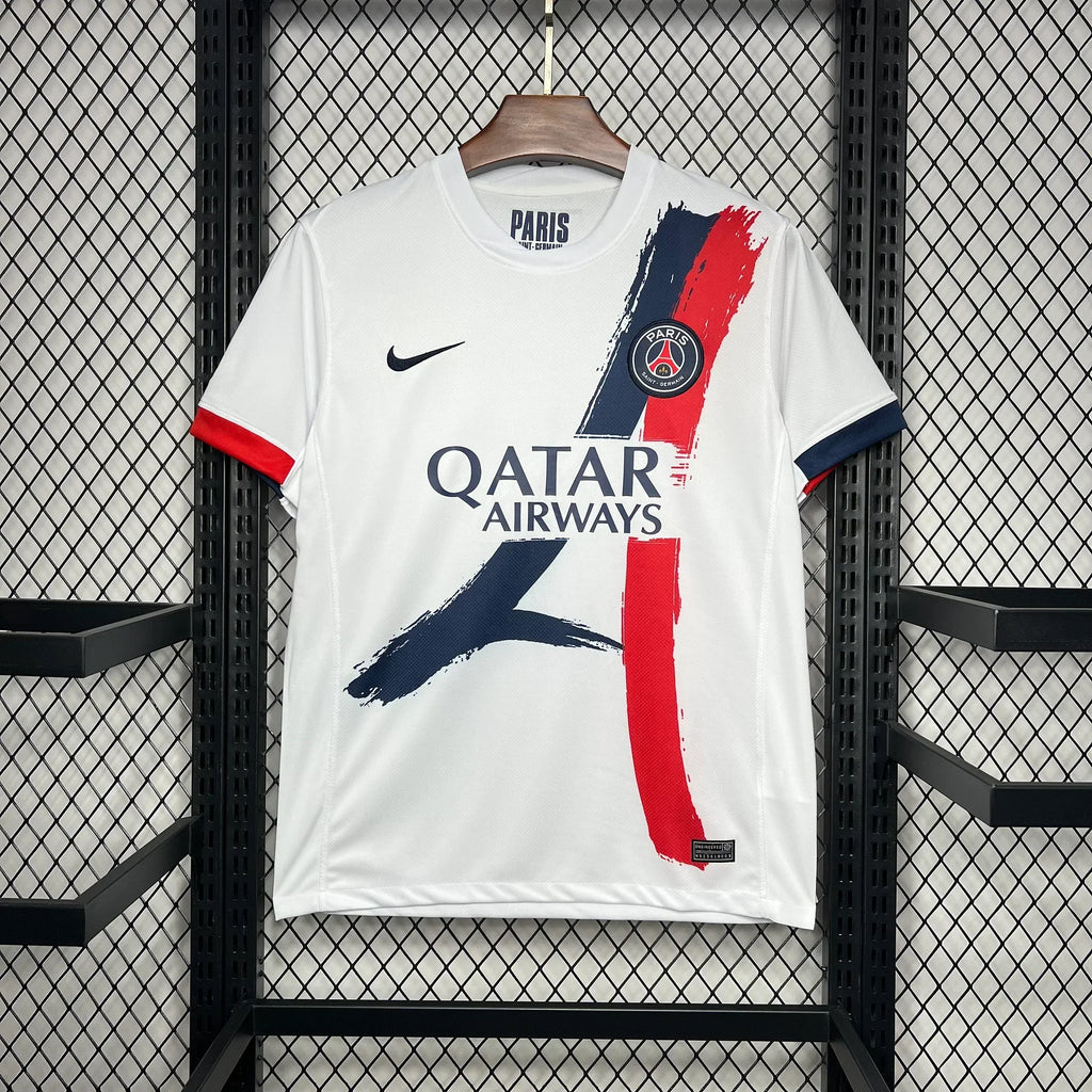 Maillot Paris Saint Germain saison 2023-2024 édition spéciale, marque Le 12 -ème Maillot, détails du design et logo PSG visible.