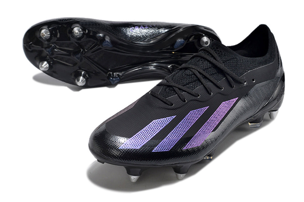 Chaussures crampons Crazyfast1 SG de Le 12 -ème Maillot, vues de côté, avec pointes en acier pour sports de montagne.