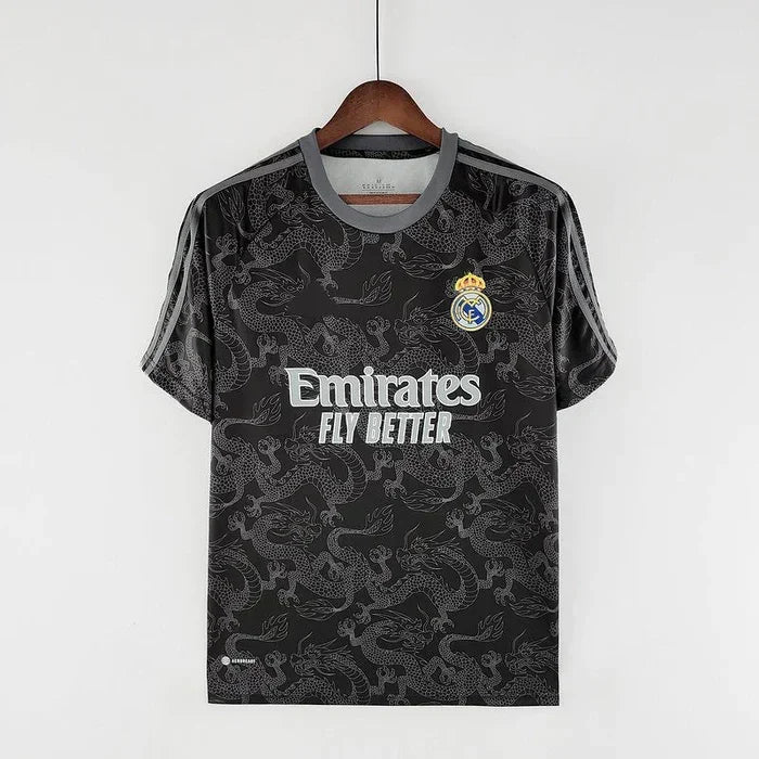 Maillot Real Madrid saison 2023-2024 édition spéciale dragon noir, marque Le 12 -ème Maillot, vue front du maillot.