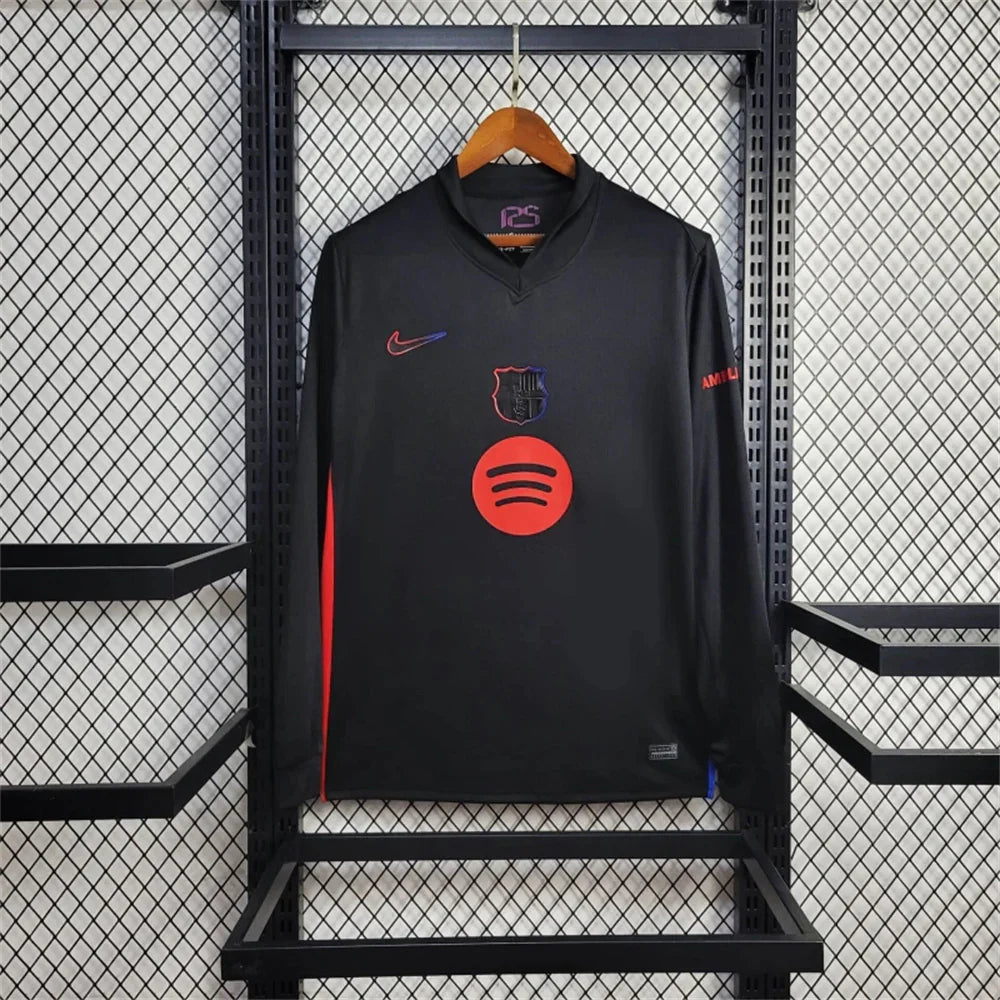 Maillot à manches longues Barcelone 24-25, marque Le 12 -ème Maillot, en tissu rouge avec détails bleus.
