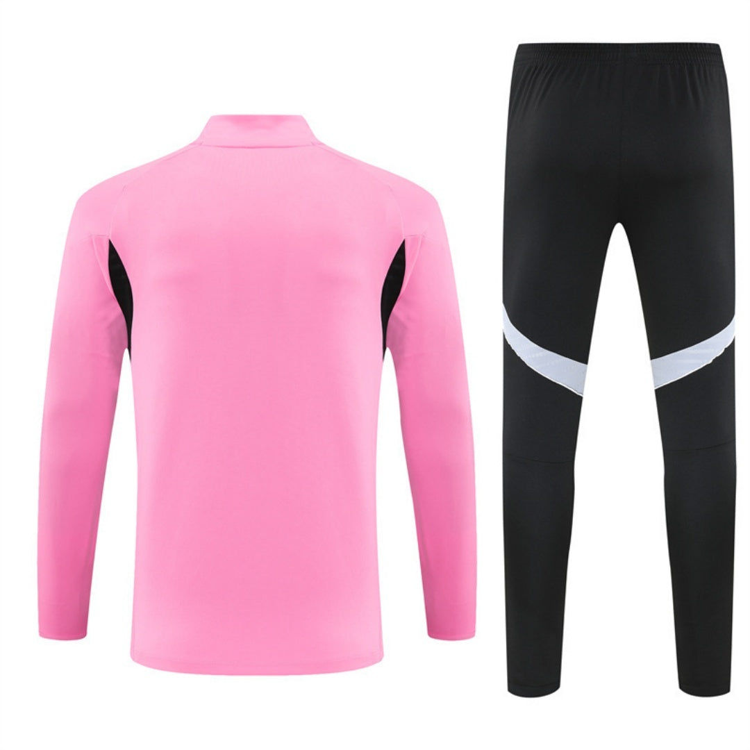 Ensemble Inter Miami rose pour enfant, maillot de football Le 12-ème Maillot, détails du logo et design coloré.